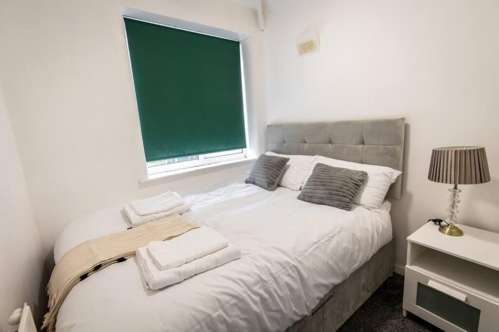 Windsor House 3 Bedrooms Sleeps 8 맨체스터 외부 사진