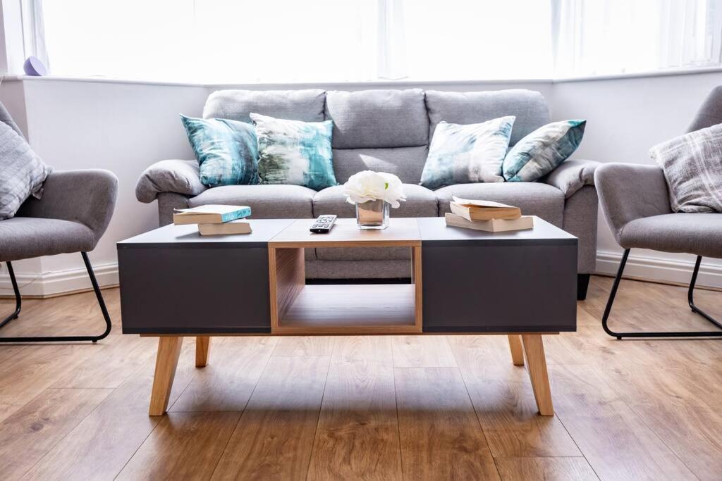 Windsor House 3 Bedrooms Sleeps 8 맨체스터 외부 사진