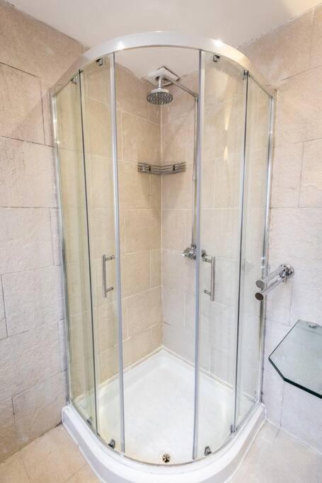 Windsor House 3 Bedrooms Sleeps 8 맨체스터 외부 사진