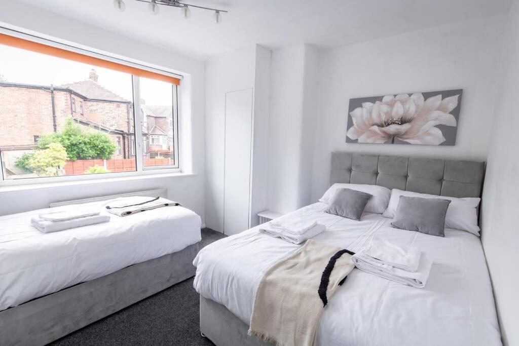 Windsor House 3 Bedrooms Sleeps 8 맨체스터 외부 사진