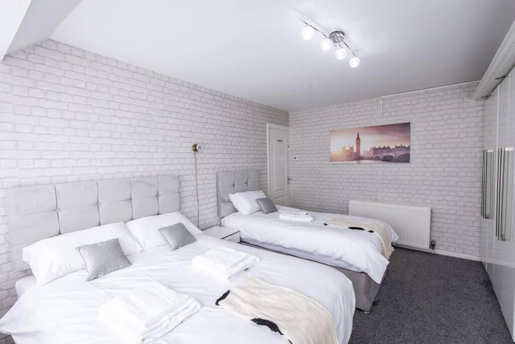 Windsor House 3 Bedrooms Sleeps 8 맨체스터 외부 사진