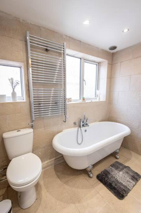 Windsor House 3 Bedrooms Sleeps 8 맨체스터 외부 사진