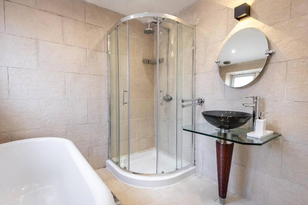Windsor House 3 Bedrooms Sleeps 8 맨체스터 외부 사진